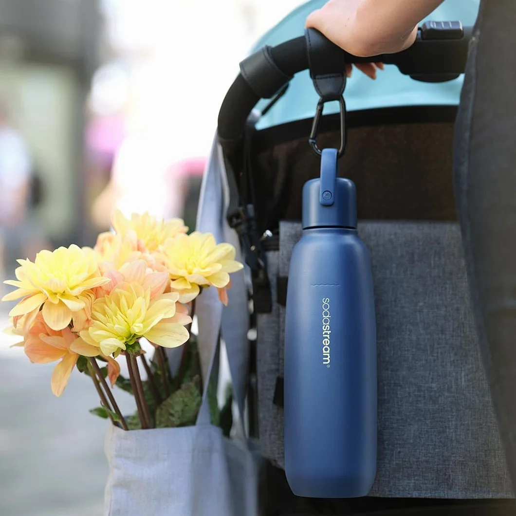 Sodastream Fizz&go Cool butelka ze stali nierdzewnej 0,9 l, kompatybilna z DUO, E-DUO, TERRA, ENSO, ART, GAIA, z podwójnymi ściankami, izolowana, utrzymuje ciepło i zimno do 12 h, kolor: Storm Blue, 1